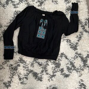 Hollister cotton Emb long sleeves. Cotton, use 2 times only